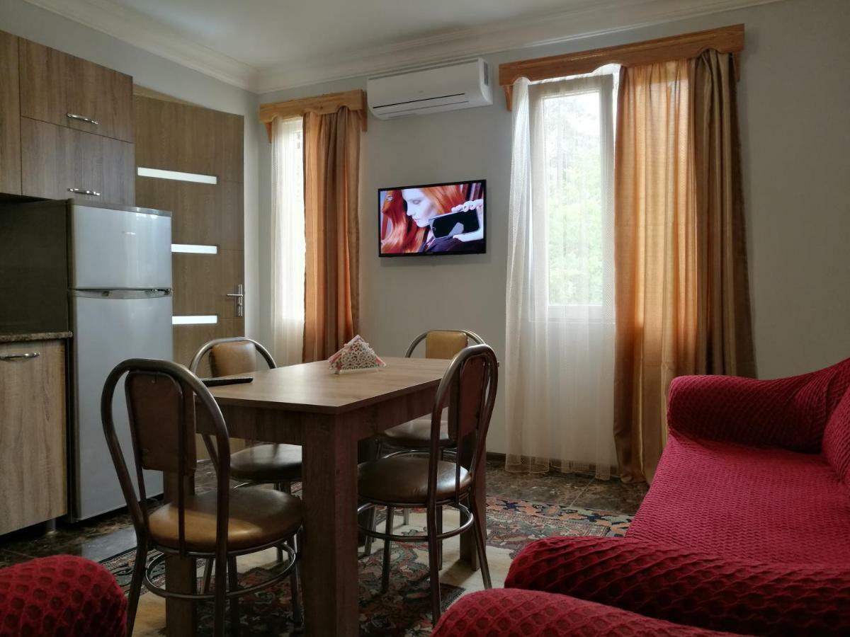 M2 House Villa Tsjakvi Eksteriør bilde